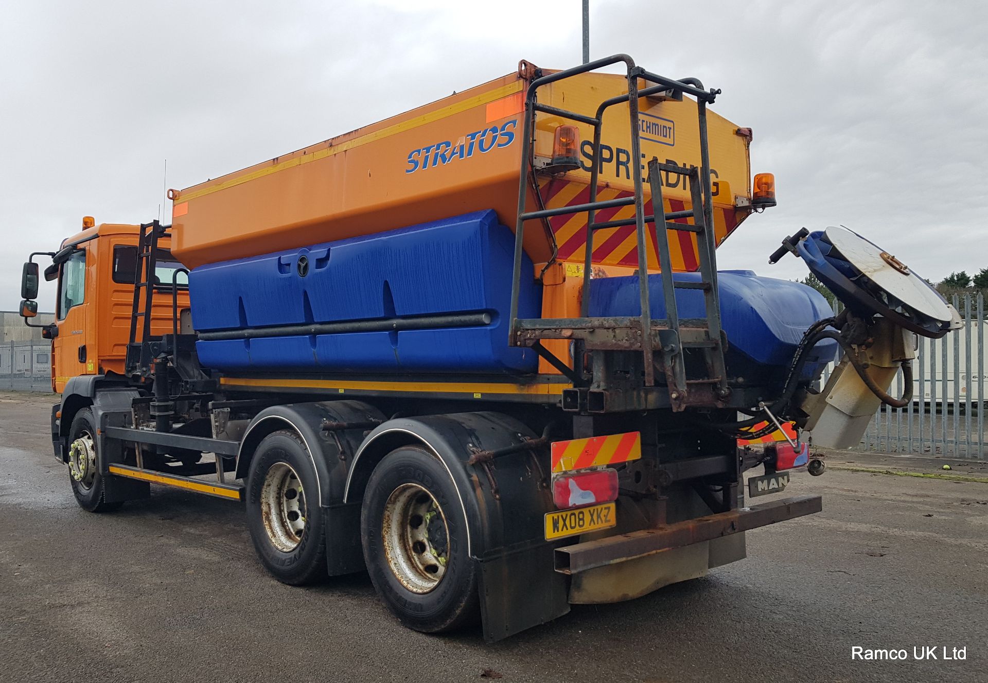 2008 (reg WX08 XKZ) MAN TGM 26.330 6x4 with Schmidt Stratos 9m3 pre-wet gritter mount. - Image 9 of 17