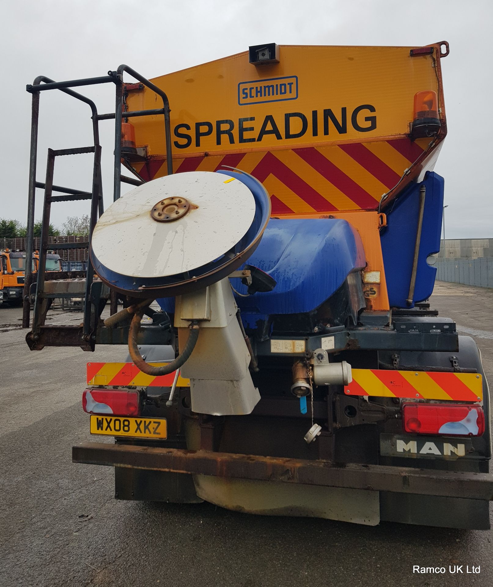 2008 (reg WX08 XKZ) MAN TGM 26.330 6x4 with Schmidt Stratos 9m3 pre-wet gritter mount. - Image 7 of 17