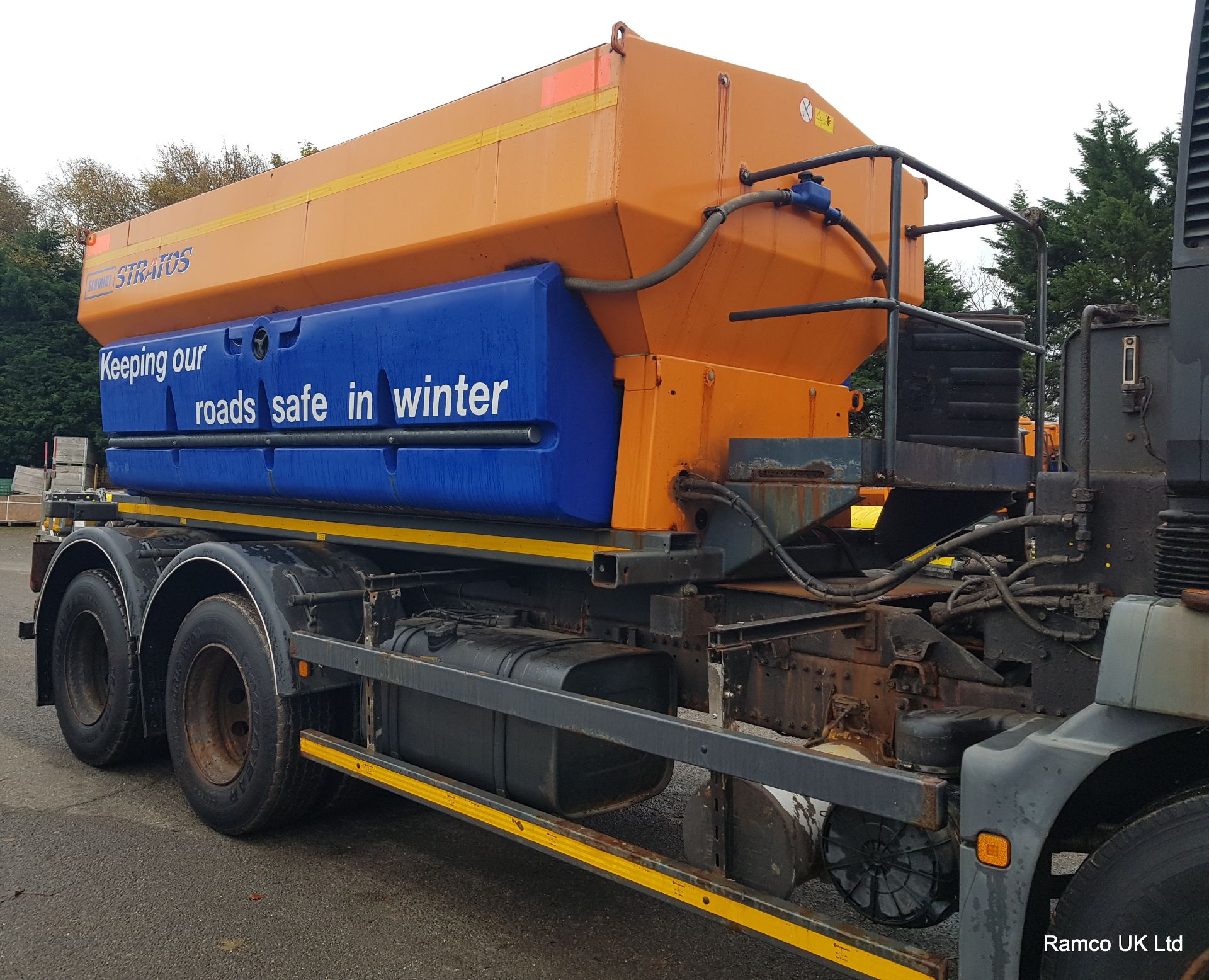 2009 (reg WX09 BHK) MAN TGM 26.330 6x4 with Schmidt Stratos 9m3 pre-wet gritter mount. - Bild 4 aus 15