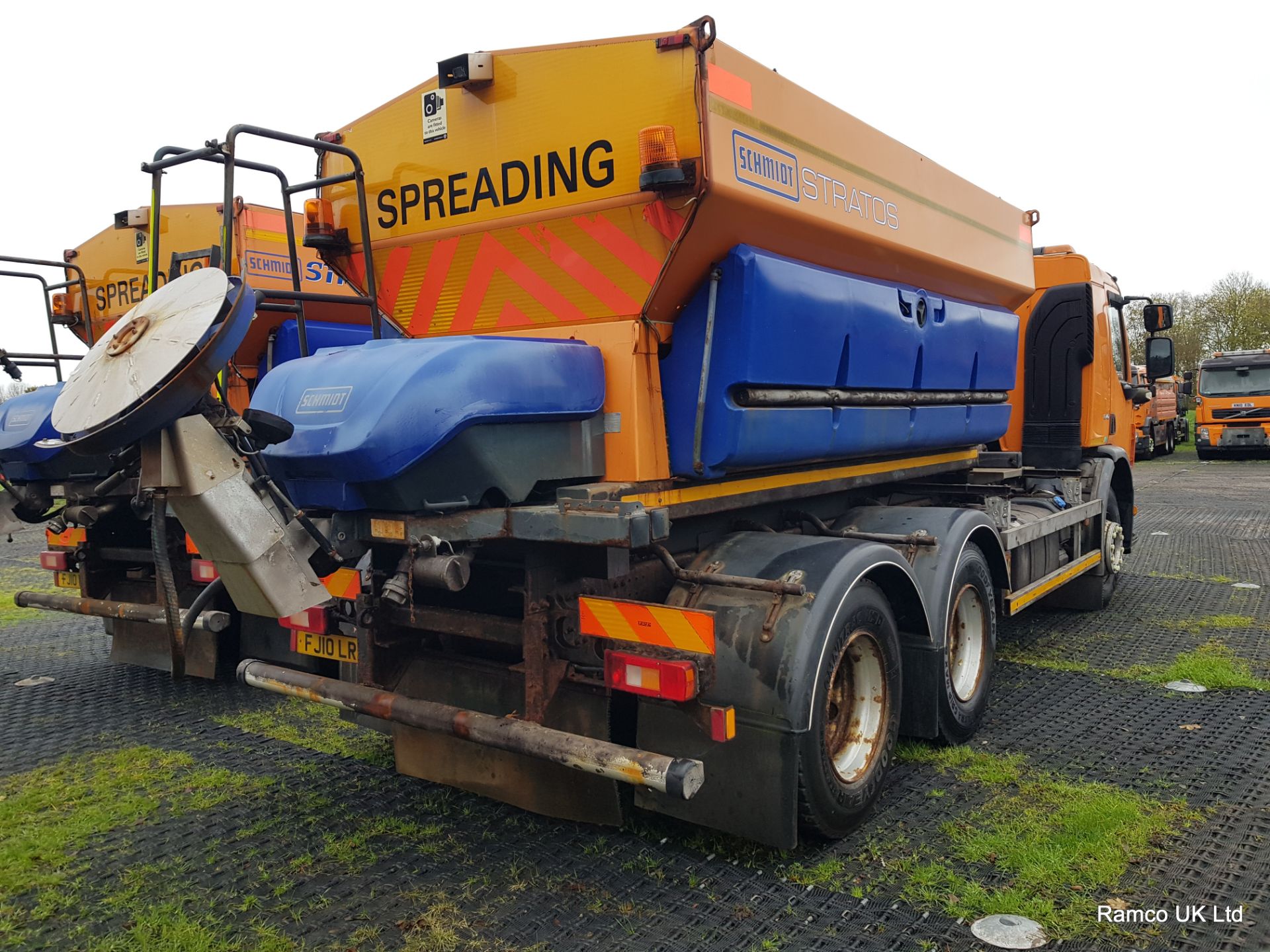 2010 (reg FJ10 LRA) Volvo FE 340 with Schmidt Stratos pre-wet gritter mount. - Bild 8 aus 17