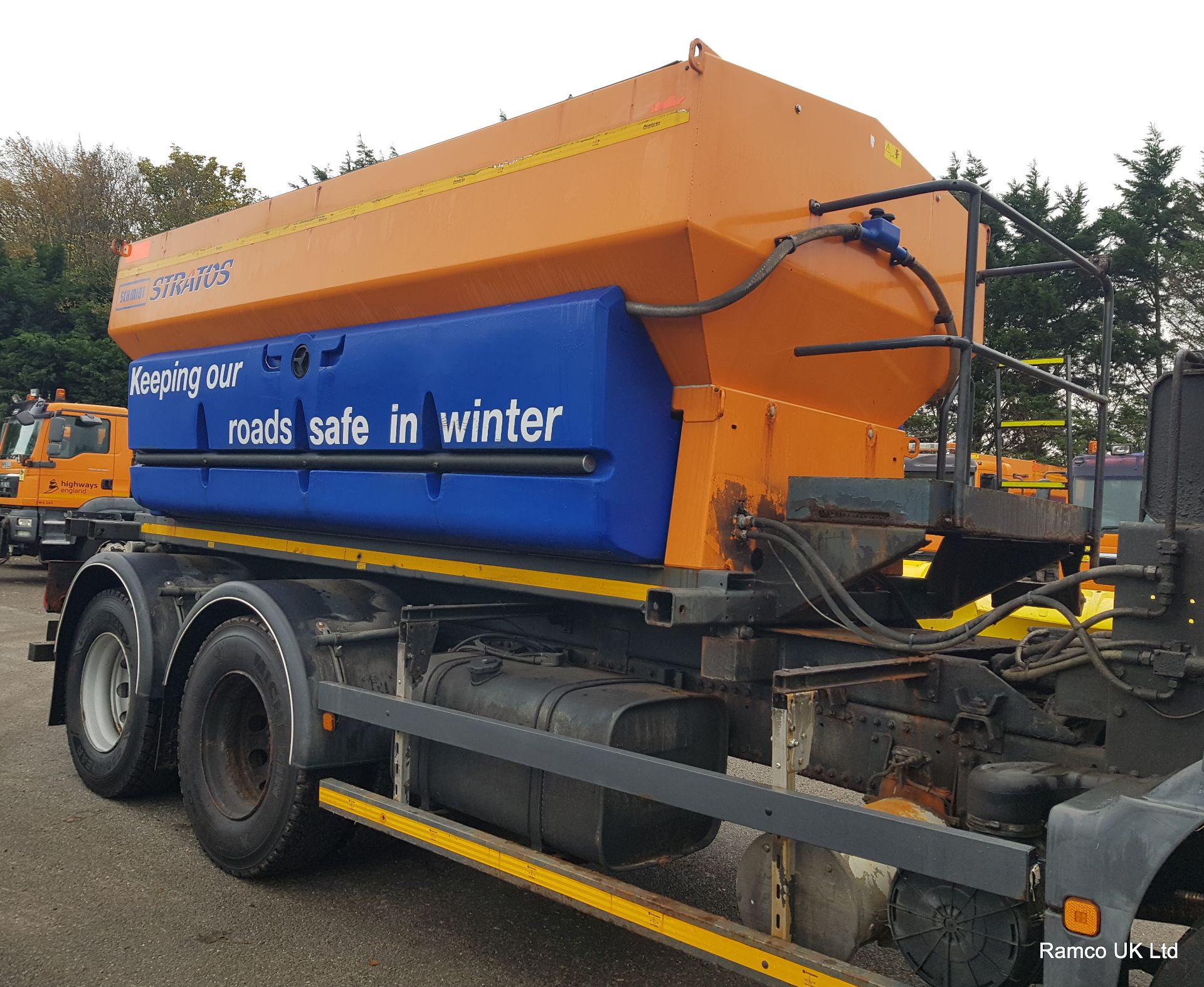 2009 (reg WP09 MWZ) MAN TGM 26.330 6x4 with Schmidt Stratos 9m3 pre-wet gritter mount. - Bild 4 aus 16