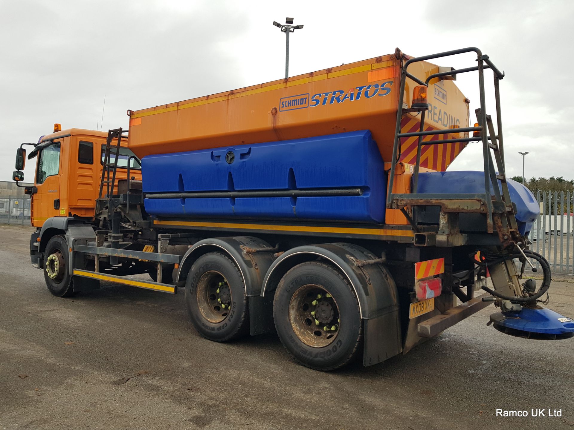 2008 (reg WX08 XKJ) MAN TGM 26.330 6x4 with Schmidt Stratos 9m3 pre-wet gritter mount. - Bild 11 aus 22