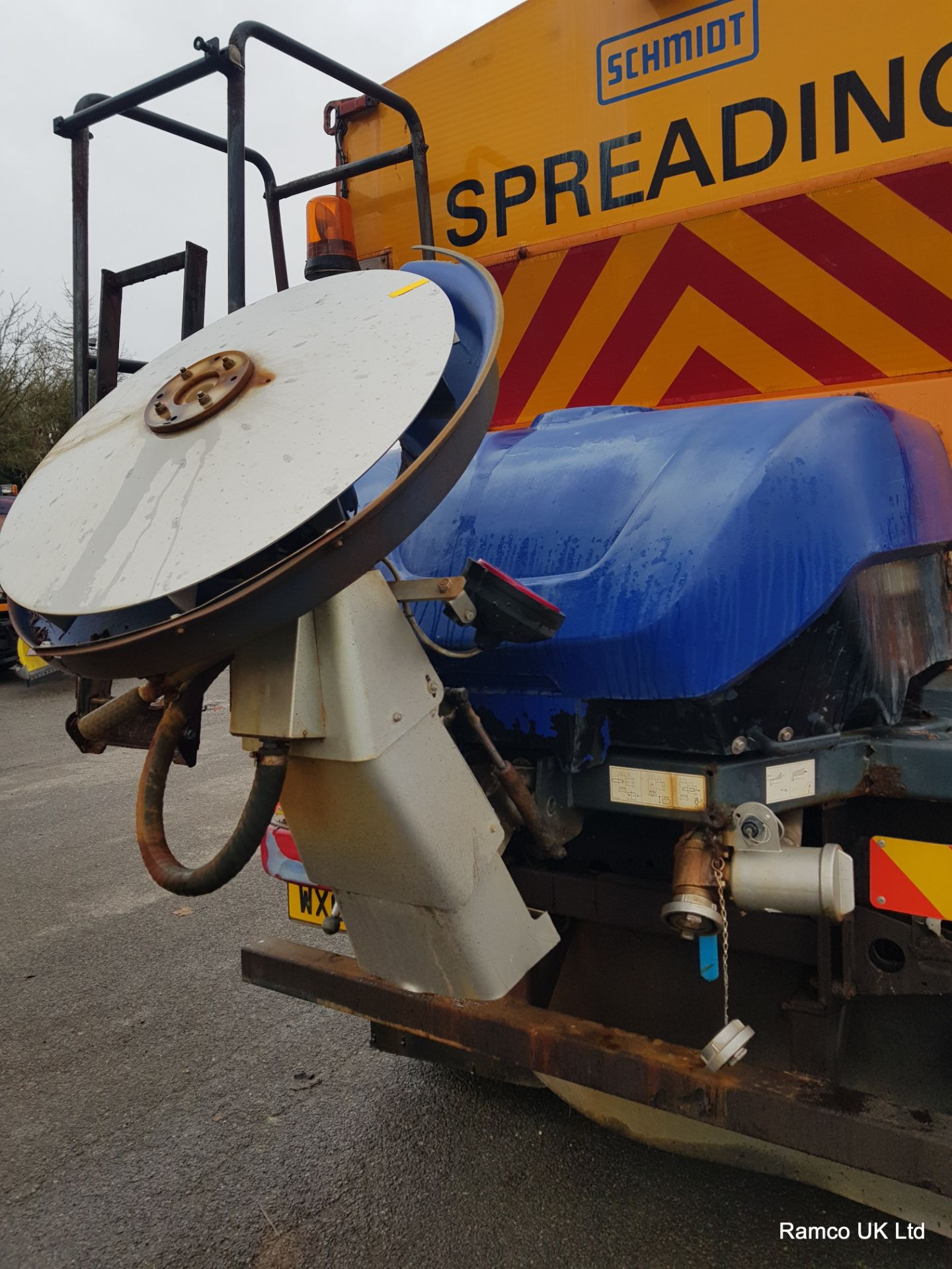 2008 (reg WX08 XKZ) MAN TGM 26.330 6x4 with Schmidt Stratos 9m3 pre-wet gritter mount. - Image 8 of 17