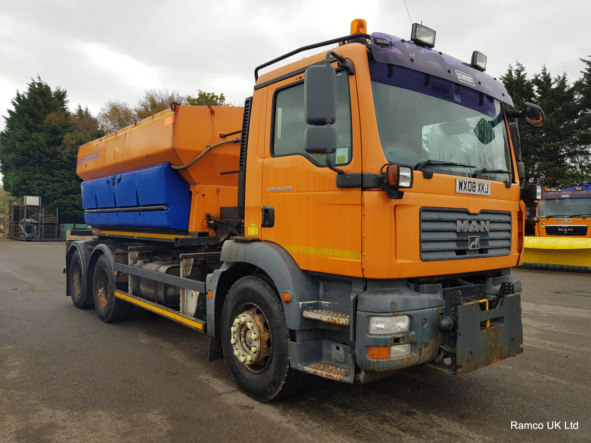 2008 (reg WX08 XKJ) MAN TGM 26.330 6x4 with Schmidt Stratos 9m3 pre-wet gritter mount. - Bild 3 aus 22