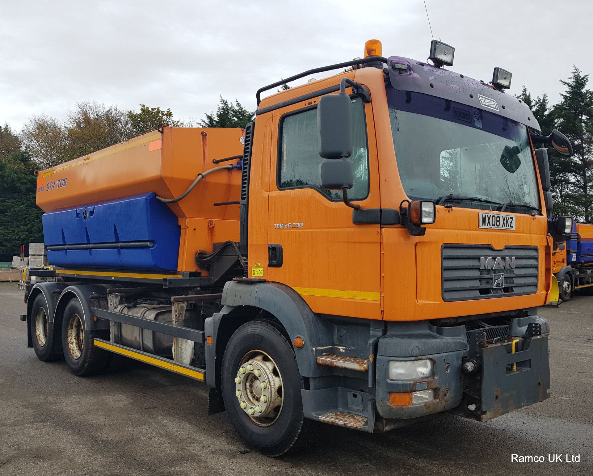 2008 (reg WX08 XKZ) MAN TGM 26.330 6x4 with Schmidt Stratos 9m3 pre-wet gritter mount. - Image 3 of 17