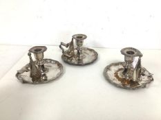 A set of three plated chamber candlesticks (each: 10cm)