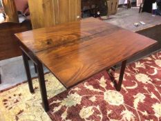 An early 19thc mahogany gateleg tea table, with plain frieze on moulded square supports (76cm x 90cm