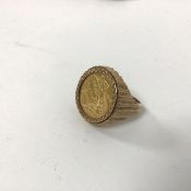 A 1900 gold sovereign in a 9ct gold ring setting (combined: 17.46g) (X)