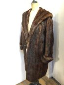 A vintage fur coat with pockets to sides (shoulders: 27cm x length: 92cm)