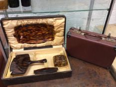 A 1930s toiletry set, with faux tortoiseshell tray, hand mirror, comb, brush and lidded box (a/f),