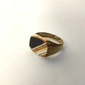 A 9ct gold gentleman's signet style ring with triangular shaped inset onyx panel on band with