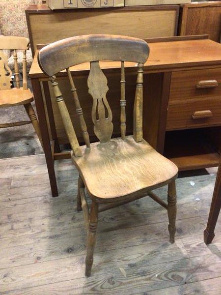 A late 19thc/early 20thc beech and elm side chair, with pierced splat flanked by turned spindles,
