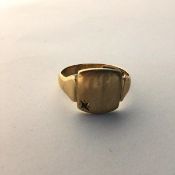 A gentleman's 9ct gold signet style ring with star set cut panel, missing stone (S) (3.39g)