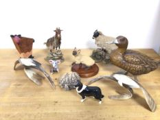A mixed lot of table ornaments including a Siamese cat, stamped Sherrat and Simpson to base, a resin