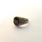 A 9ct gold signet style ring set polished bloodstone with textured shoulders (M) (3.3g)