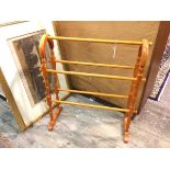 A pine towel rail with arched top united by five rails, on turned supports (78cm x 72cm x 31cm)