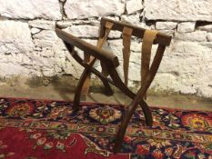 An Edwardian oak folding luggage stand, with X frame (59cm x 46cm) (straps a/f)