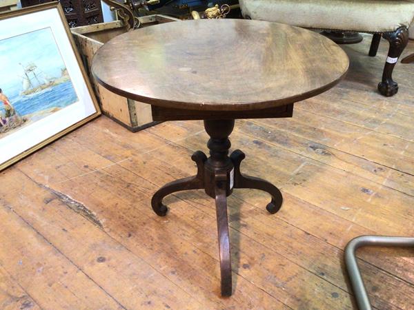 A 19thc mahogany oval table, with single drawer on later turned pedestal support (48cm x 54cm x