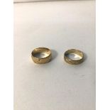 Two 9ct gold wedding bands, one with a geometric design, the other foliate (combined: 5.1g)