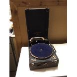 A Columbia Viva-Tonal Grafonola travelling record player (18cm x 28cm x 40cm)