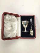 An Edwardian London silver egg cup and spoon in Hamilton & Inches original box (combined: 45g) (box: