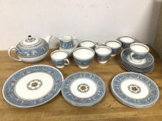 A Wedgwood Florentine pattern tea service, including six teacups (each: 6cm), six saucers, six