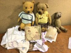 A group of three vintage teddy bears (largest: 35cm) and a quantity of linens, including place mats,