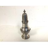 A Victorian London silver sugar castor (16cm) (166g)