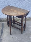 A late 18thc oak gateleg table, the oval top with two drop leaves raised on ring and block turned