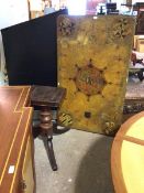 A 1920s dining table with faux marble top with heralic decoration, with unassociated base (78cm x