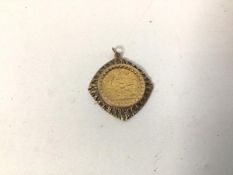 A 1909 half sovereign, in yellow metal pendant mount (combined: 6.85g)