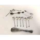 A set of six Sheffield silver coffee spoons (combined: 41g), a silver handled shoe horn and group of