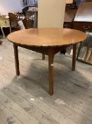 A 20thc oak circular dining table, raised on four square splay supports (73cm x 122cm)