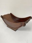 A reproduction mahogany cheese boat, of scroll form, raised on moulded base (20cm x 49cm x 24cm)