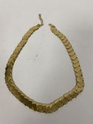 A 9ct gold necklace with scale design (20cm) (20.57g)