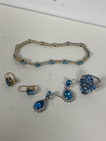 A collection of silver jewellery including ring with multiple blue stones (O), with two matching