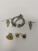 A mixed lot of jewellery including a Scottish silver penannular brooch, two silver earrings with