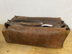 An early 20thc Gladstone bag with the intials CWV to one side (25cm x 49cm x 24cm)