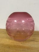 An Edwardian pink glass lampshade of spherical form with etched decoration (18cm)