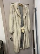 A mink fur coat (37cm across shoulders x length: 116cm)