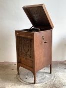 An early 20th century oak cased gramophone, (A/F) H95cm, W49cm, D50cm