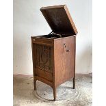 An early 20th century oak cased gramophone, (A/F) H95cm, W49cm, D50cm