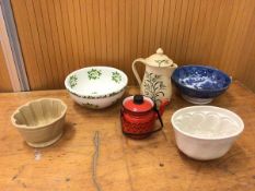 A mixed lot including a Port Meirion Summer Strawberries bowl measures 10x23cm also two jelly