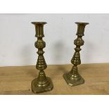 A pair of brass candlesticks (each: 22cm)
