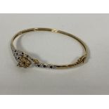 A 9ct gold bangle, the clasp in the form of a jungle cat, the body formed of multiple chip