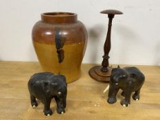 A mixed lot including a 19thc mahogany wig stand with baluster shaped stem measures 23cm high, a