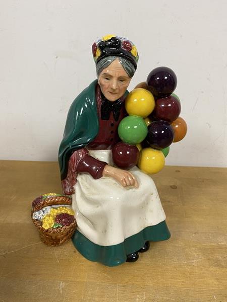 A Royal Doulton The Old Balloon Seller measures 20cm high