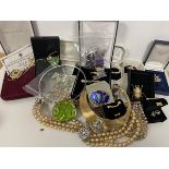 A quantity of costume jewellery including a Camrose and Kross reproduction of necklace worn by