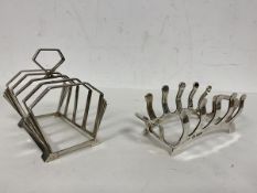 A 1932 Birmingham silver Art Deco style toast rack makers mark D&F measures 8x8x6.5cm along with a