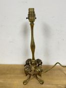 A Pullman style table lamp on four cabriole supports measures 34cm high